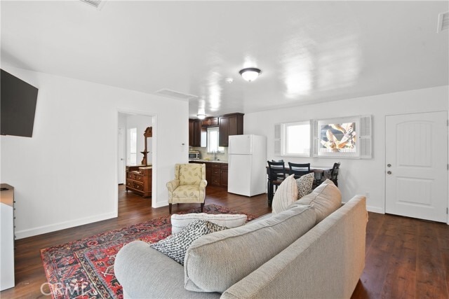 Photo - 642 Terrylynn Pl