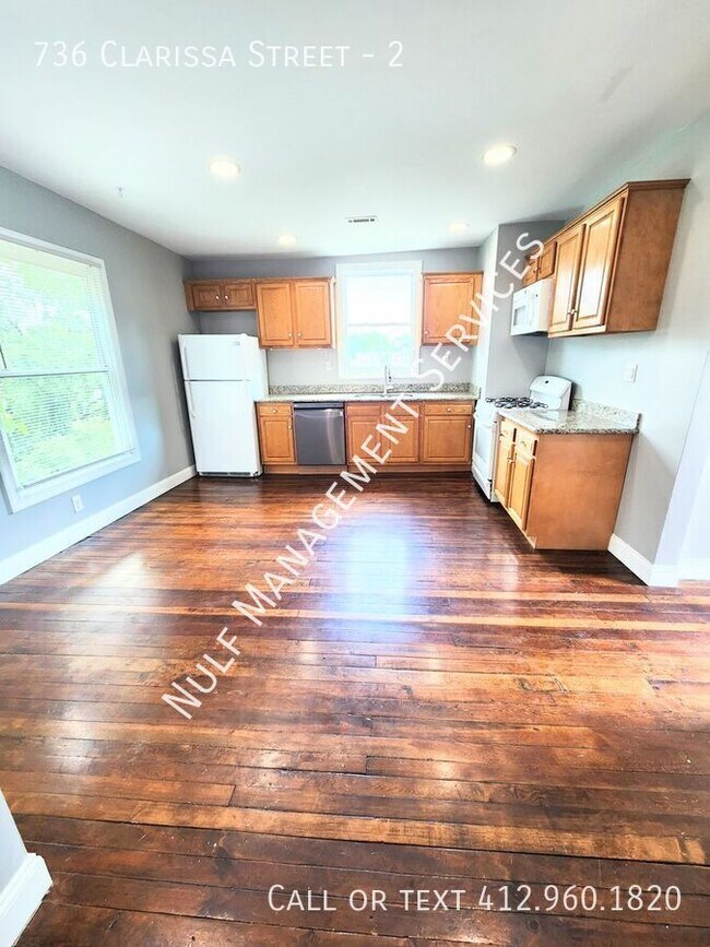 Building Photo - 736 Clarissa St Unit 2