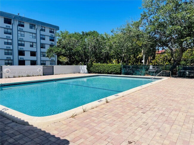 2401 Riverside Dr Unit 114-B