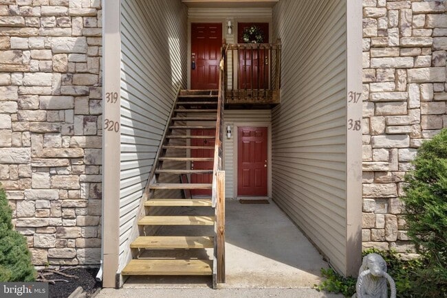 Photo - 319 Tavistock Rd
