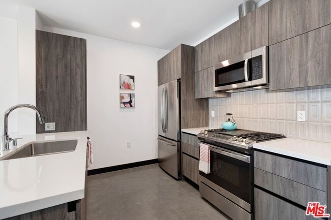 Photo - 11036 Moorpark St Unit 418