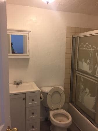 Building Photo - 8 Adella Pl Unit 2
