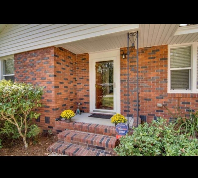 721 W Sherwood Dr