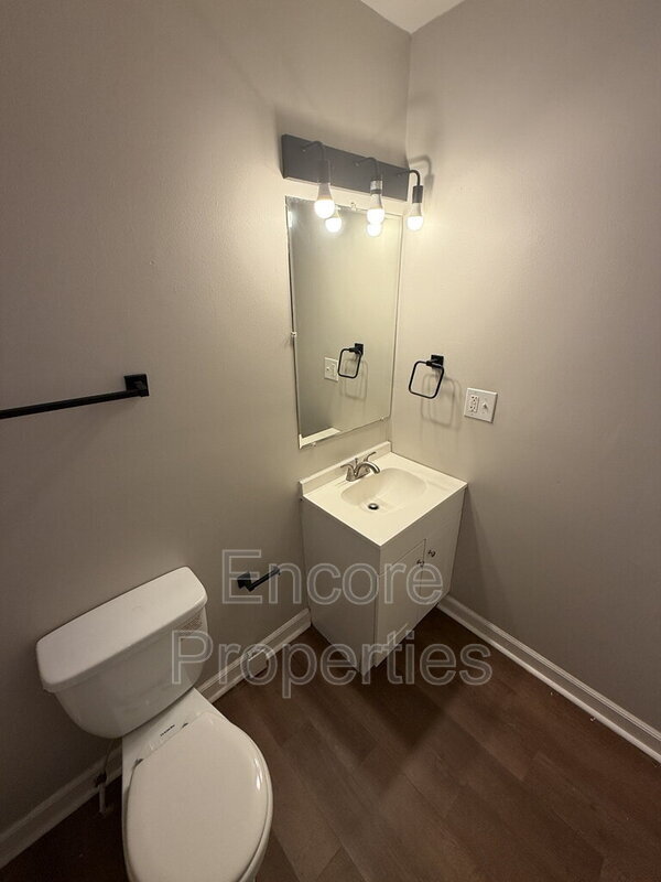 Photo - 2003 Burnett Ave