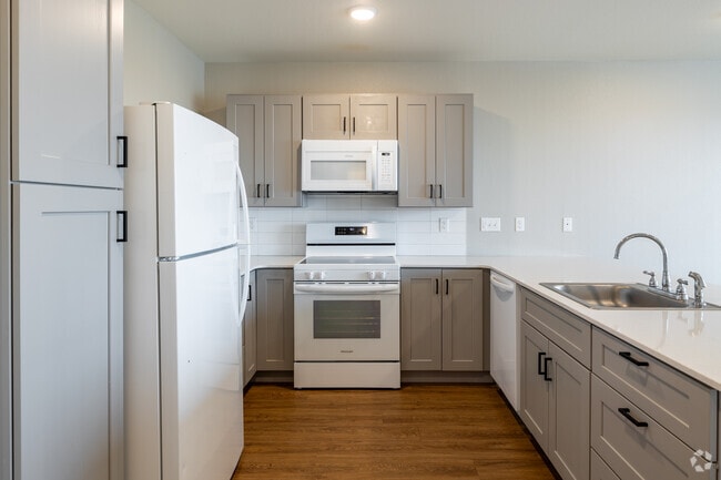 1BR, 1BA - 625SF - Kitchen