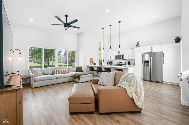 Photo - 318 N Tacoma Ave