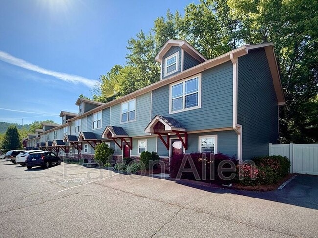 Building Photo - 15 Lees Creek Rd Unit #J