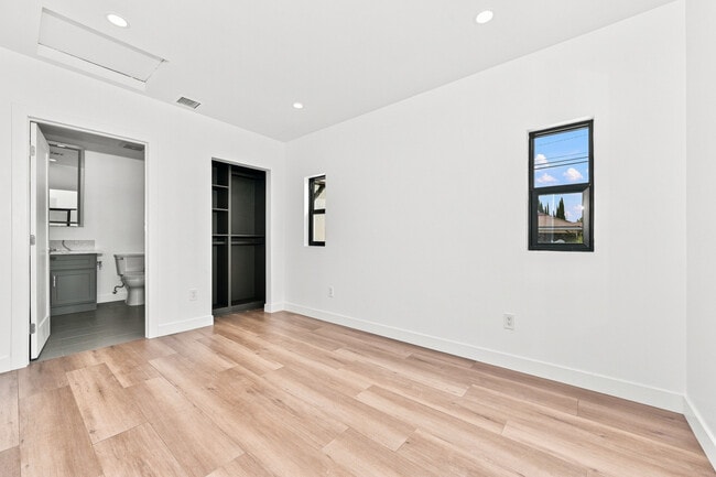 Photo - 18743 Covello St
