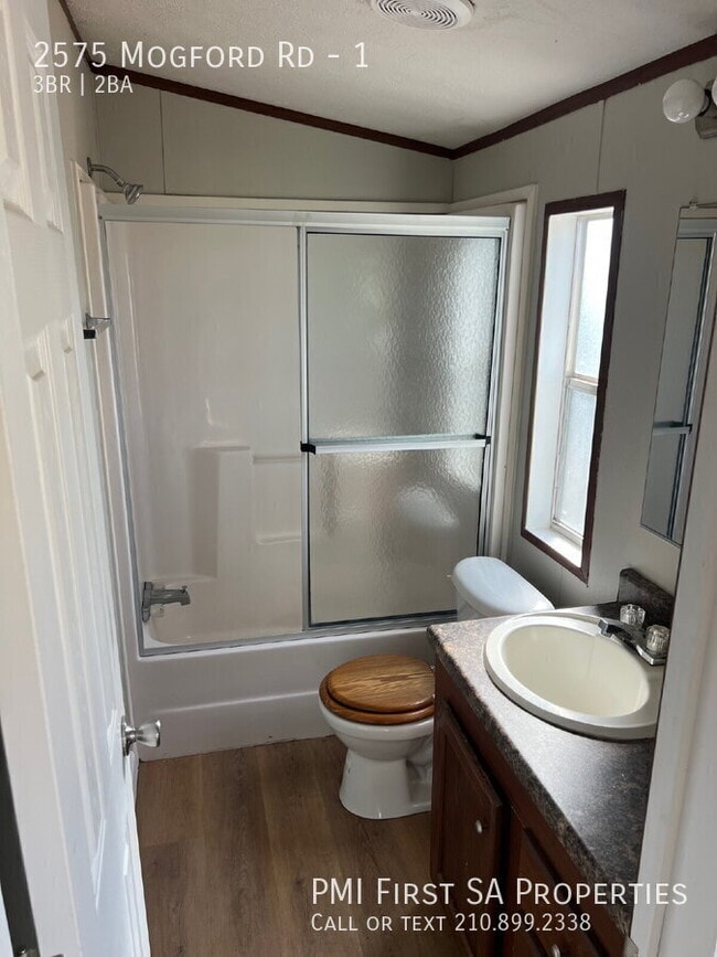Photo - 2575 Mogford Rd Unit 1