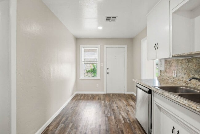 Photo - Babb Dr Duplex Unit 403