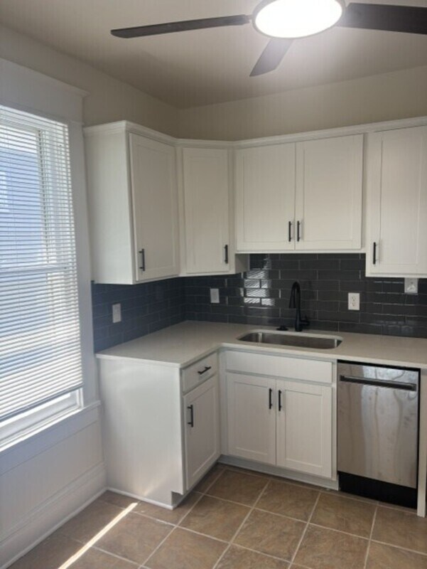 Photo - 411 W 24th St