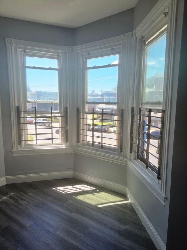 Building Photo - 527 N 63rd St Unit 2nd Floor Rental