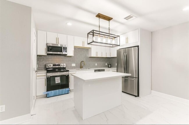 Building Photo - 5763 Easthampton Dr Rental