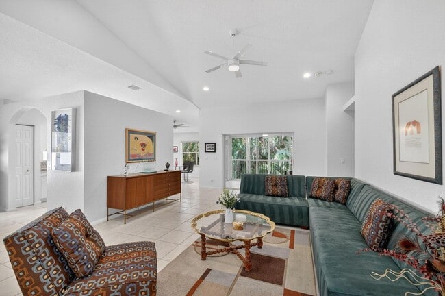 Building Photo - 7910 Laina Ln Unit 3