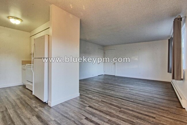 Photo - 2 Bed, 1 Bath Duplex with Fully Fenced Yar...