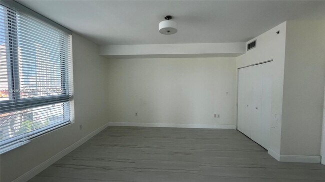 Photo - 90 SW 3rd St Unidad 1412