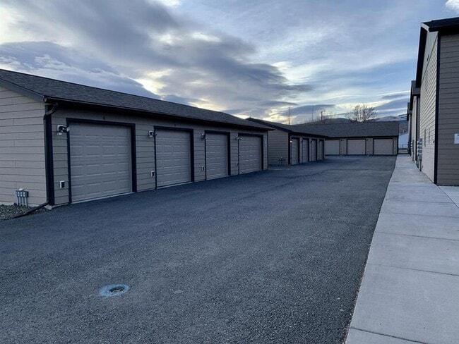 Photo - 1021 Enterprise Dr