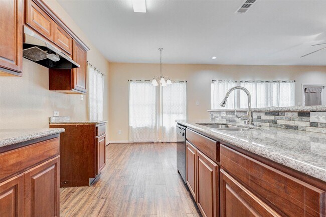 Photo - 8605 Beviamo St