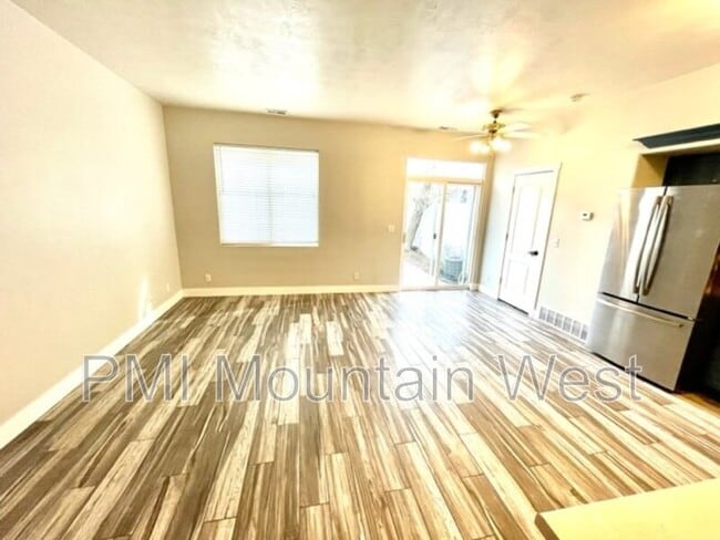 Photo - 55 Peregrine Ln