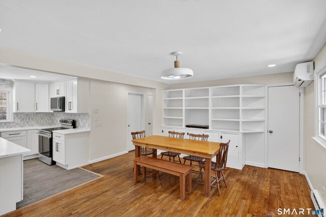 Photo - 5 Stoneleigh Knoll