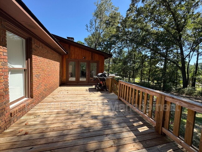 4 S Whisper Ct