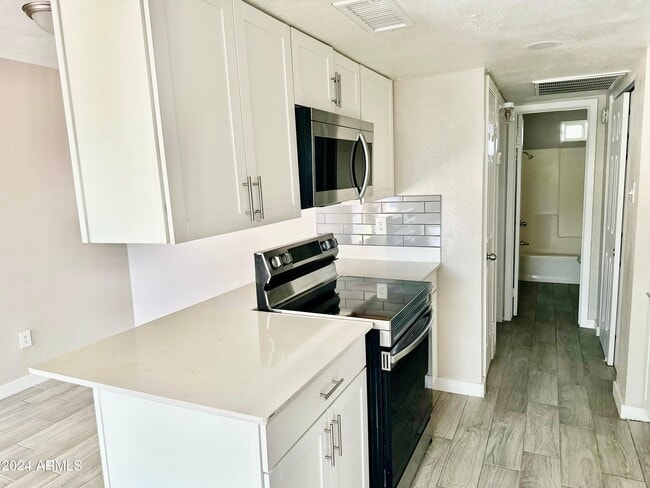 Building Photo - 16821 N 26th St Unit 30