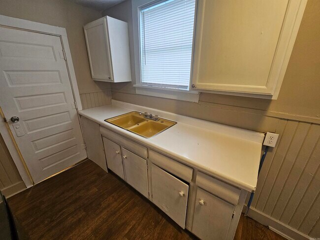 Photo - 916 N Poplar St Townhome