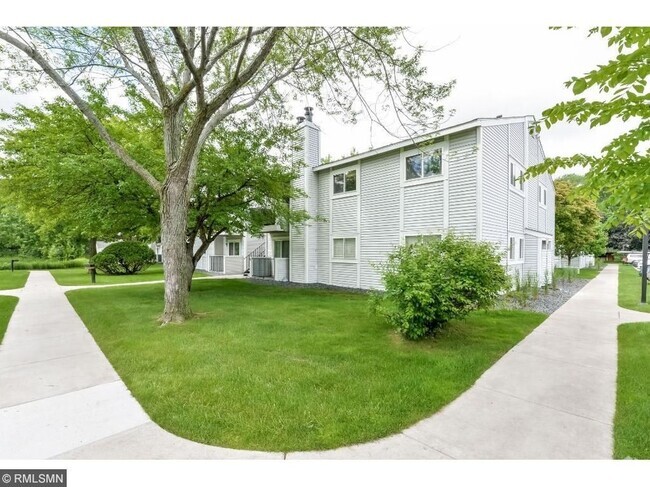 Building Photo - 1720 Pleasant St Unit E Rental