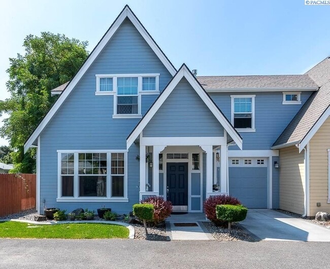 Well Kept Townhouse with Yard Care Included - Well Kept Townhouse with Yard Care Included