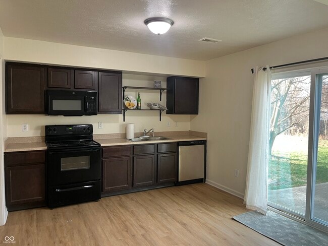 Photo - 2014 Falcon Ct