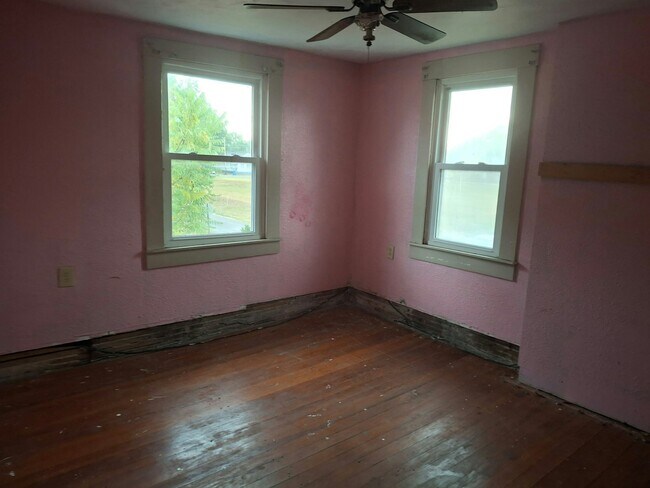 Photo - 311 W 5th St