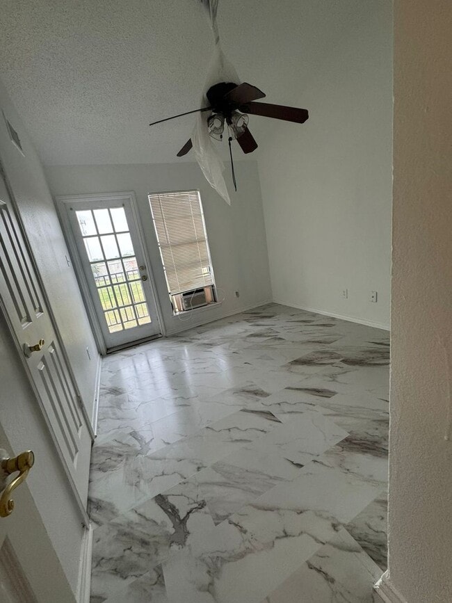 Photo - 6108 Abrams Rd