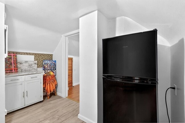 Photo - 102 W 43rd St Unidad 2