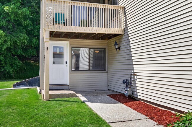 Photo - 202 Concord Ln