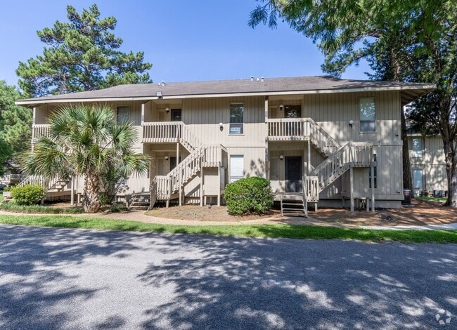 Building Photo - First floor condo available now! Pool views!