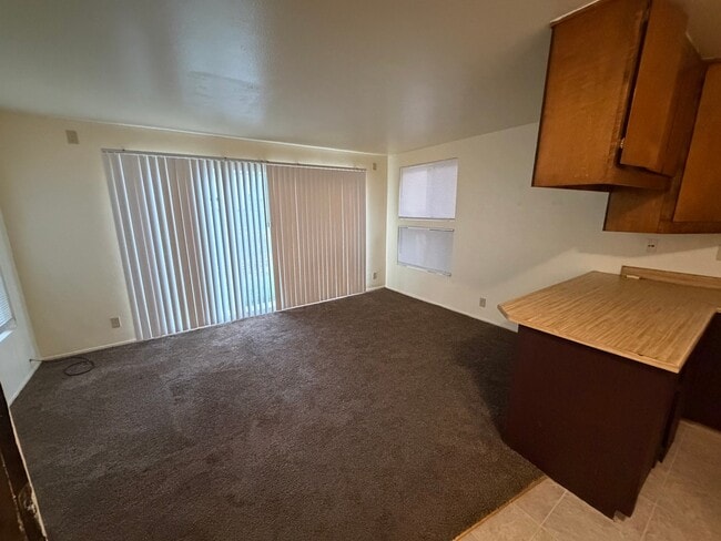 Photo - 122 Frisbie St