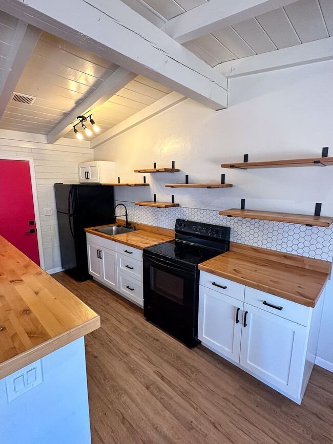 Photo - 2770 N Forgeus Ave