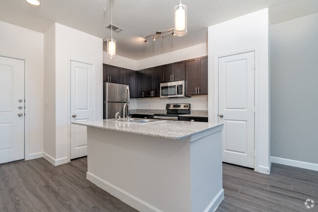 1BR, 1BA - 653SF - Kitchen