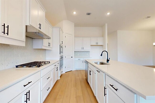 Photo - 1208 White Daisy Ln
