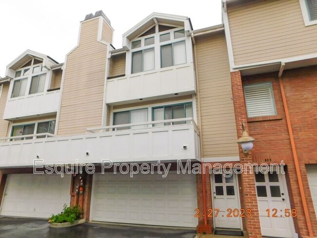 Building Photo - 807 S B St