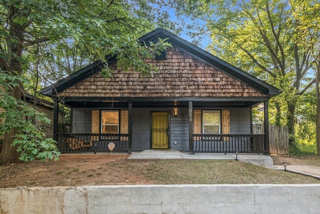 Photo - 904 Smith St SW