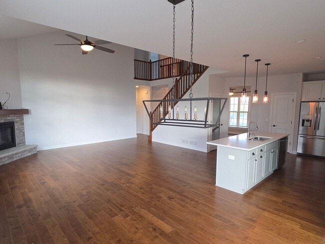 Photo - Like New 5 bedroom Pewaukee home in Broken...