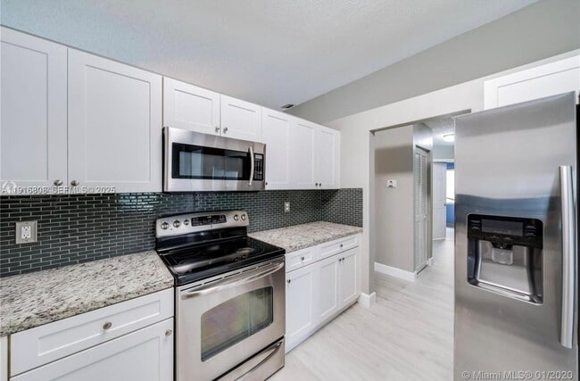 Photo - 20421 SW 1st St