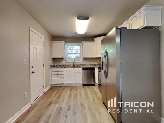 Photo - 6561 Squire Pl