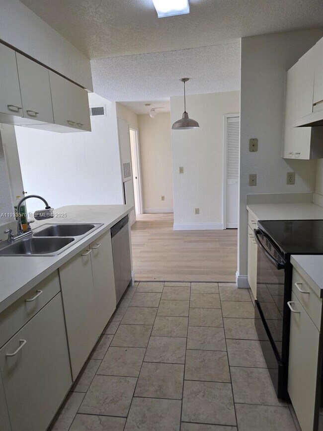 Photo - 2550 N Alafaya Trail Unidad 5204