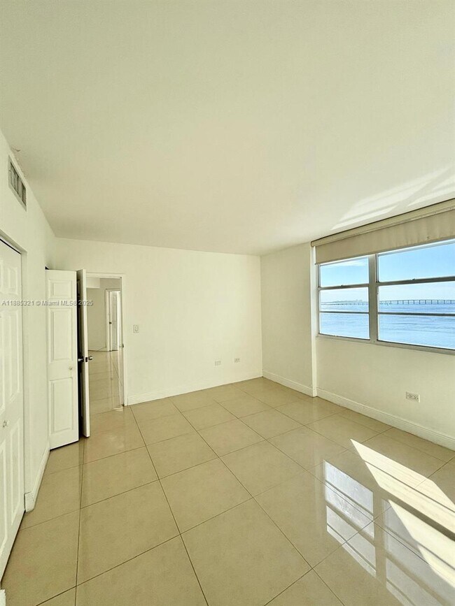 Photo - 801 Brickell Bay Dr Unidad 1067