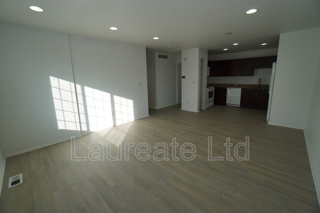 Photo - 2995 W Yale Ave