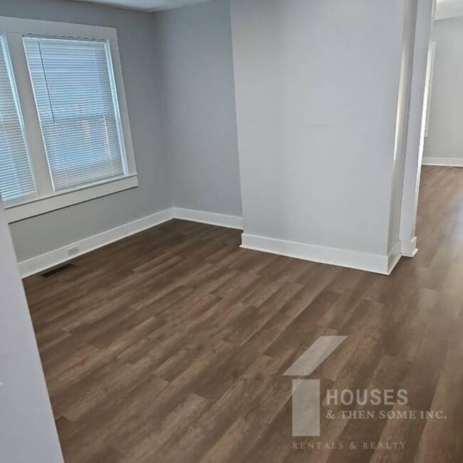 Photo - 354 E Floyd Baker Blvd