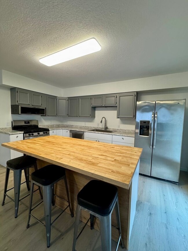 Photo - 136 Trumpeter Ave