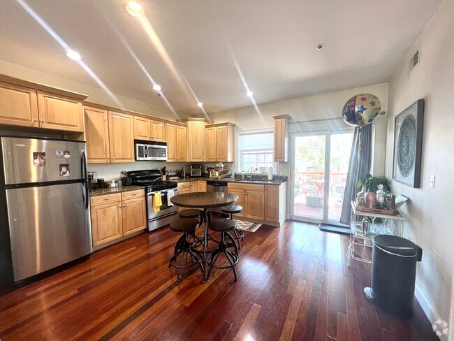 Building Photo - 661 Bennington St Unit #2 Rental